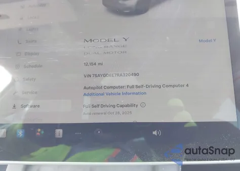 2024 Tesla Model Y Long Range Dual Motor All-Wheel Drive z USA, uszkodzony, nr VIN 7SAYGDEE7RA320490